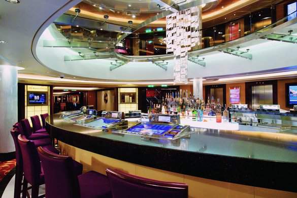 NCL Norwegian Epic Cascades Bar, Credit - Rick Diaz Photography.jpeg